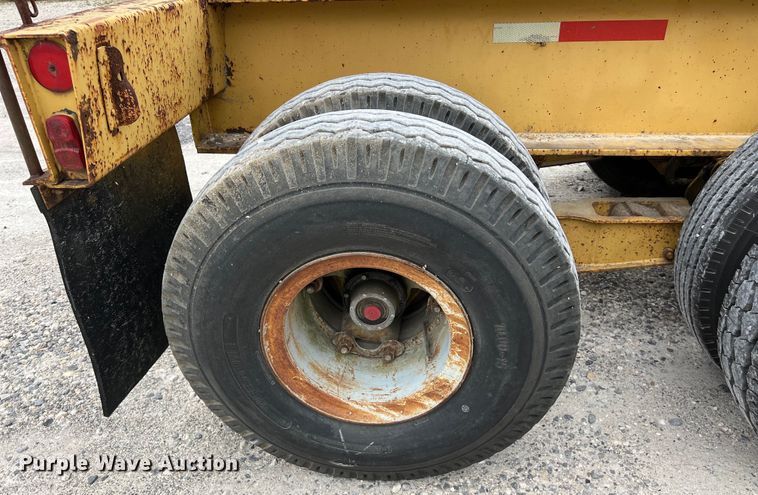 image for item DS3016 1981 Rogers Brothers CT3-70D24-145-15 lowboy equipment trailer