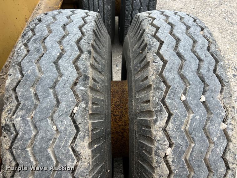 image for item DS3016 1981 Rogers Brothers CT3-70D24-145-15 lowboy equipment trailer