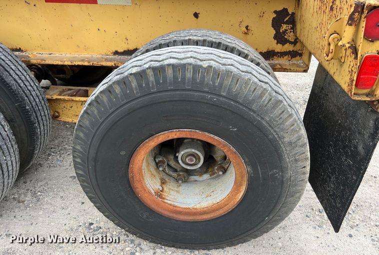 image for item DS3016 1981 Rogers Brothers CT3-70D24-145-15 lowboy equipment trailer