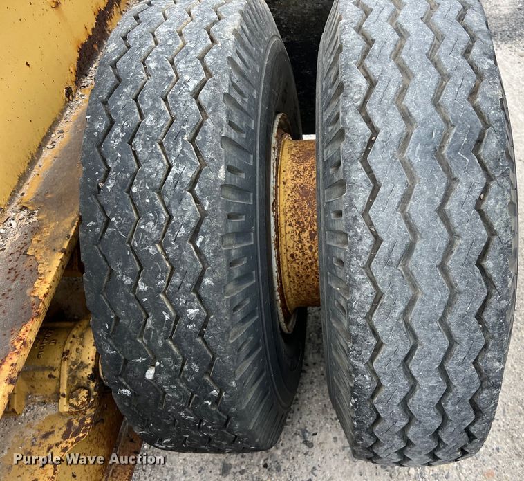 image for item DS3016 1981 Rogers Brothers CT3-70D24-145-15 lowboy equipment trailer