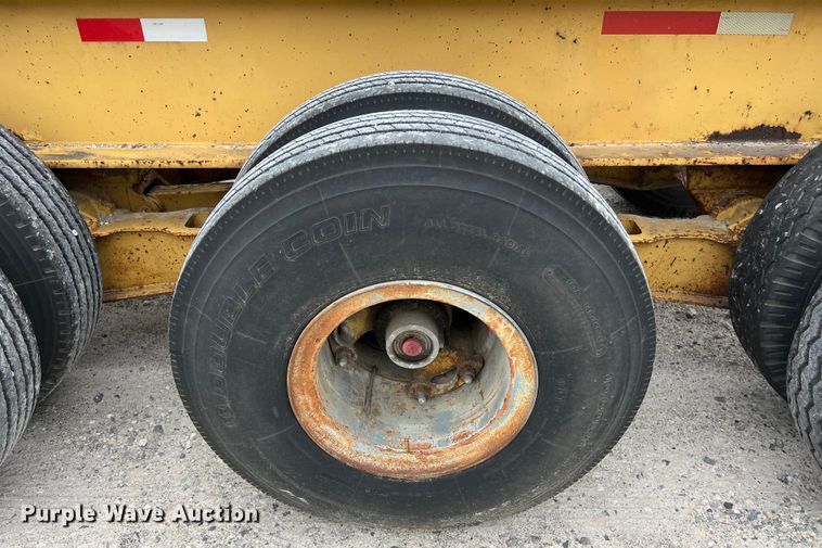 image for item DS3016 1981 Rogers Brothers CT3-70D24-145-15 lowboy equipment trailer