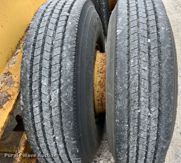 image for item DS3016 1981 Rogers Brothers CT3-70D24-145-15 lowboy equipment trailer