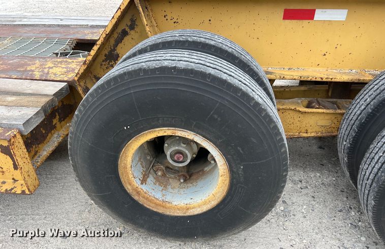 image for item DS3016 1981 Rogers Brothers CT3-70D24-145-15 lowboy equipment trailer