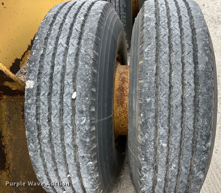 image for item DS3016 1981 Rogers Brothers CT3-70D24-145-15 lowboy equipment trailer