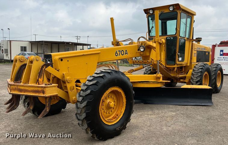 image for item DS3026 1984 John Deere 670A motor grader
