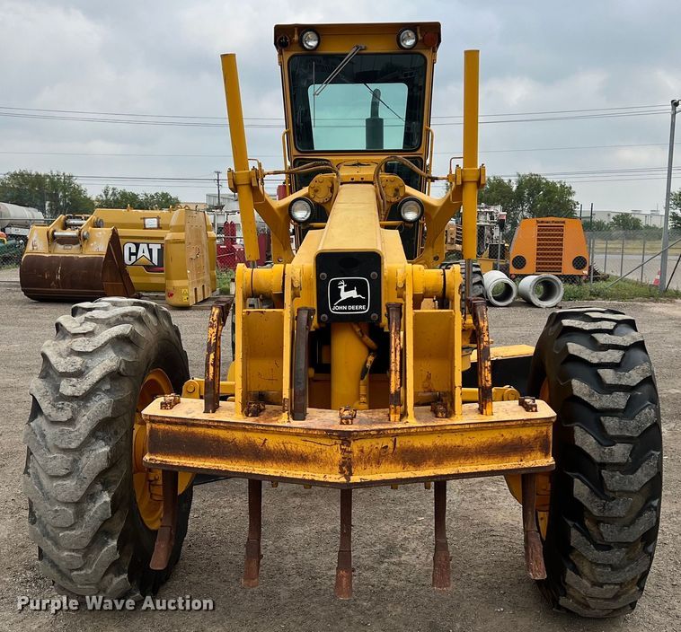image for item DS3026 1984 John Deere 670A motor grader
