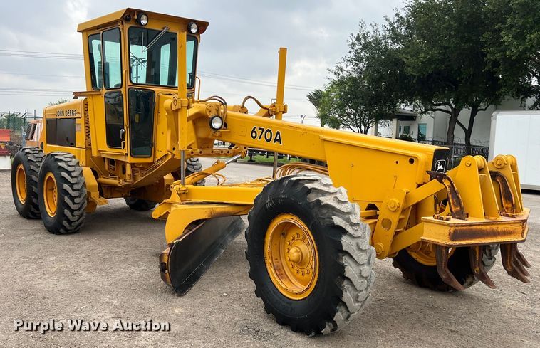 image for item DS3026 1984 John Deere 670A motor grader