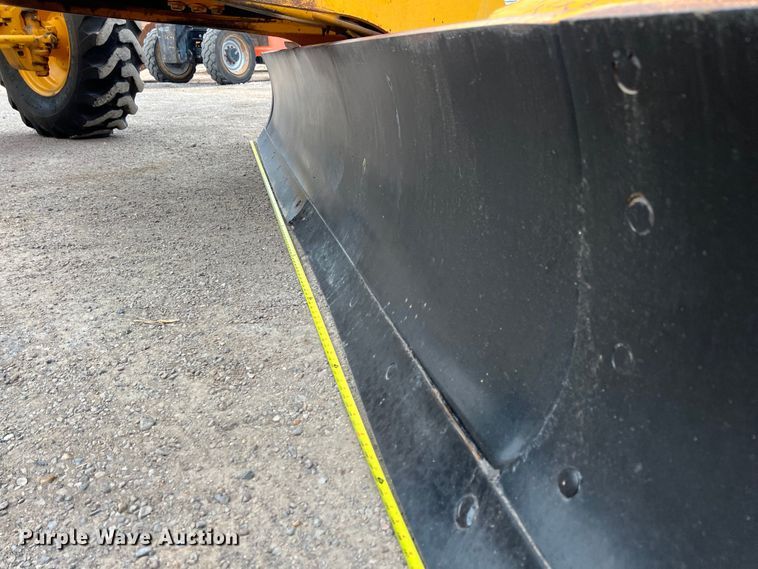 image for item DS3026 1984 John Deere 670A motor grader