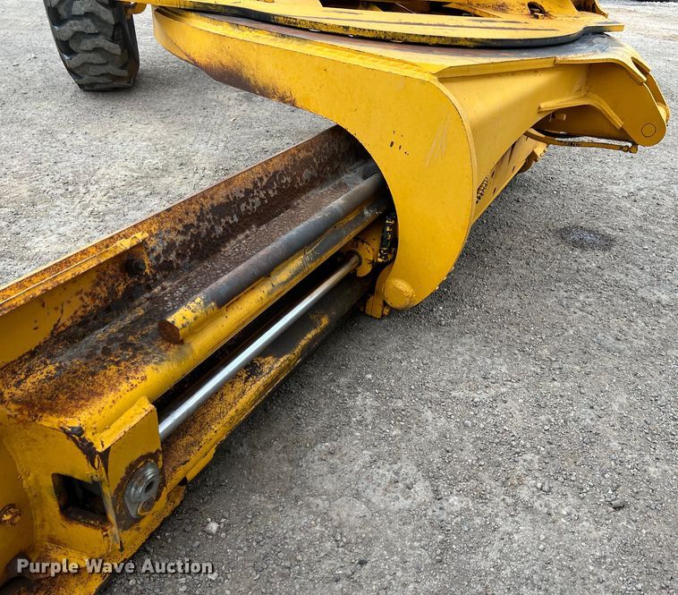 image for item DS3026 1984 John Deere 670A motor grader