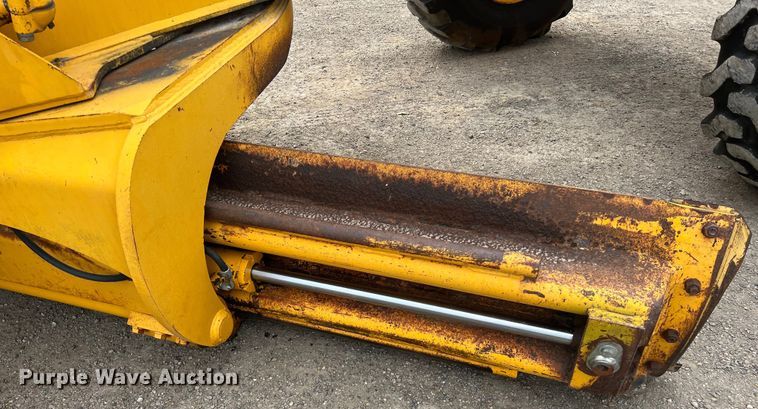 image for item DS3026 1984 John Deere 670A motor grader