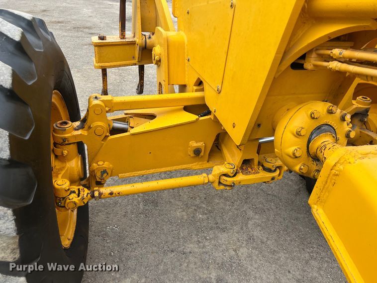 image for item DS3026 1984 John Deere 670A motor grader