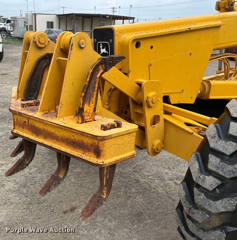 image for item DS3026 1984 John Deere 670A motor grader