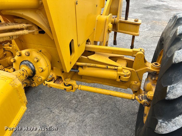 image for item DS3026 1984 John Deere 670A motor grader