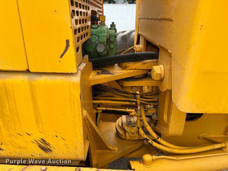 image for item DS3026 1984 John Deere 670A motor grader