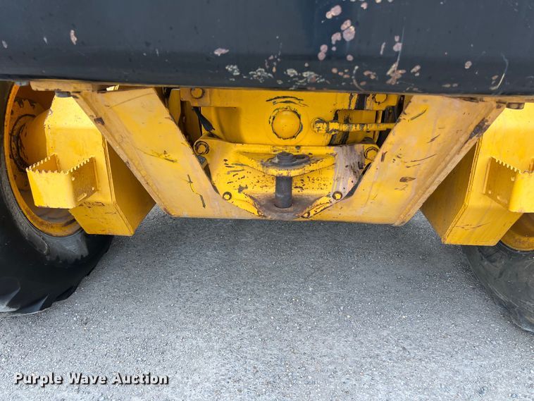 image for item DS3026 1984 John Deere 670A motor grader