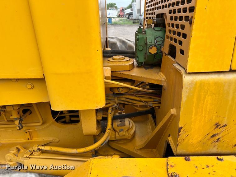 image for item DS3026 1984 John Deere 670A motor grader