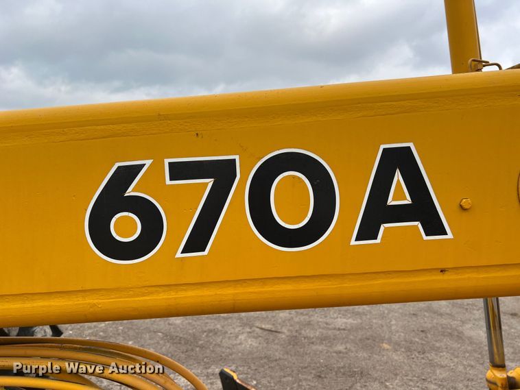 image for item DS3026 1984 John Deere 670A motor grader