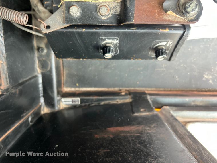 image for item DS3026 1984 John Deere 670A motor grader