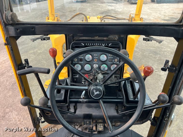 image for item DS3026 1984 John Deere 670A motor grader