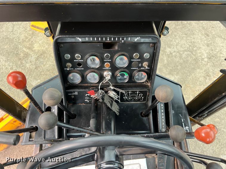 image for item DS3026 1984 John Deere 670A motor grader