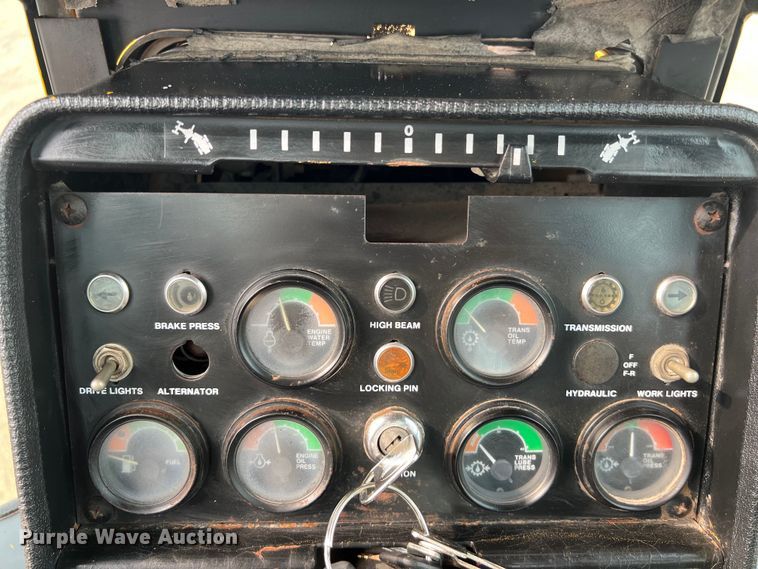 image for item DS3026 1984 John Deere 670A motor grader