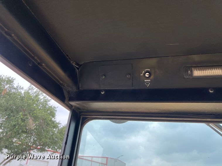 image for item DS3026 1984 John Deere 670A motor grader