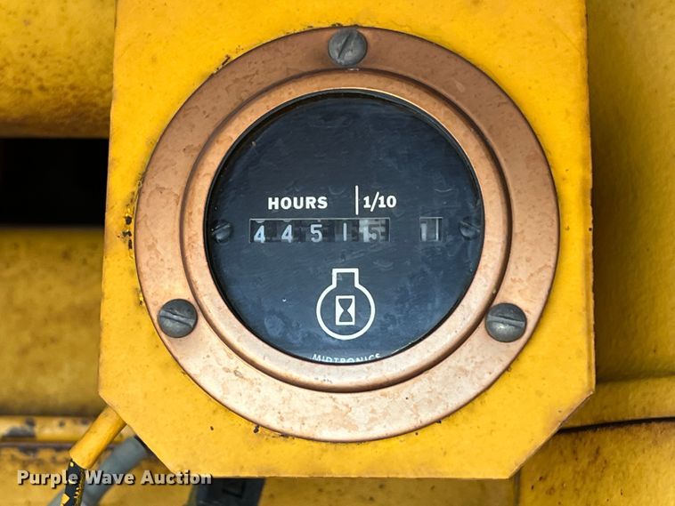 image for item DS3026 1984 John Deere 670A motor grader