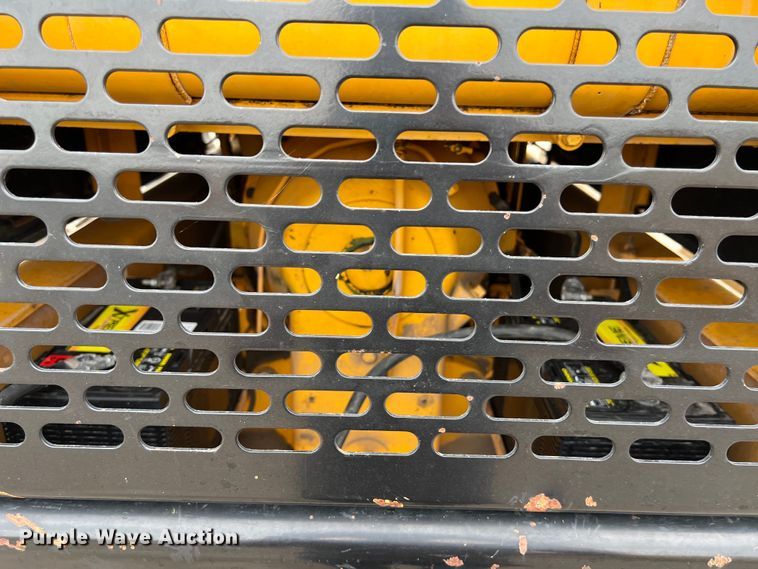 image for item DS3026 1984 John Deere 670A motor grader