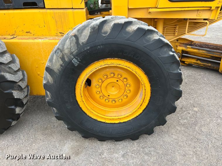 image for item DS3026 1984 John Deere 670A motor grader