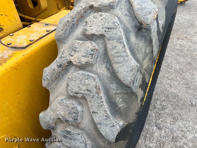 image for item DS3026 1984 John Deere 670A motor grader