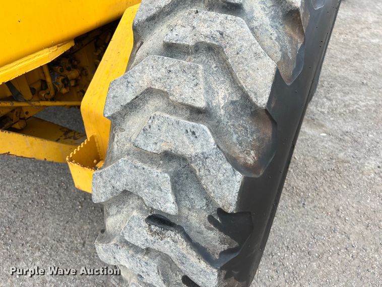 image for item DS3026 1984 John Deere 670A motor grader