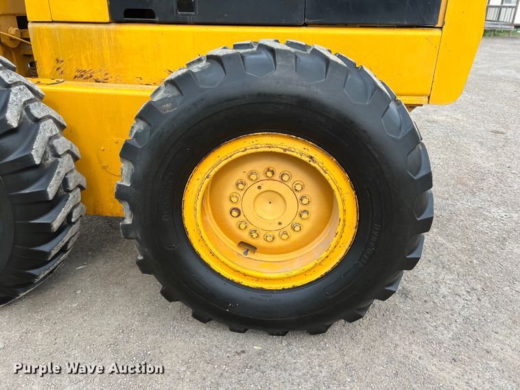 image for item DS3026 1984 John Deere 670A motor grader