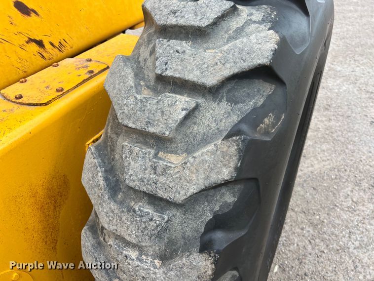 image for item DS3026 1984 John Deere 670A motor grader