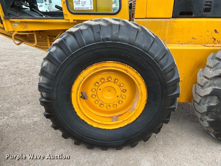 image for item DS3026 1984 John Deere 670A motor grader