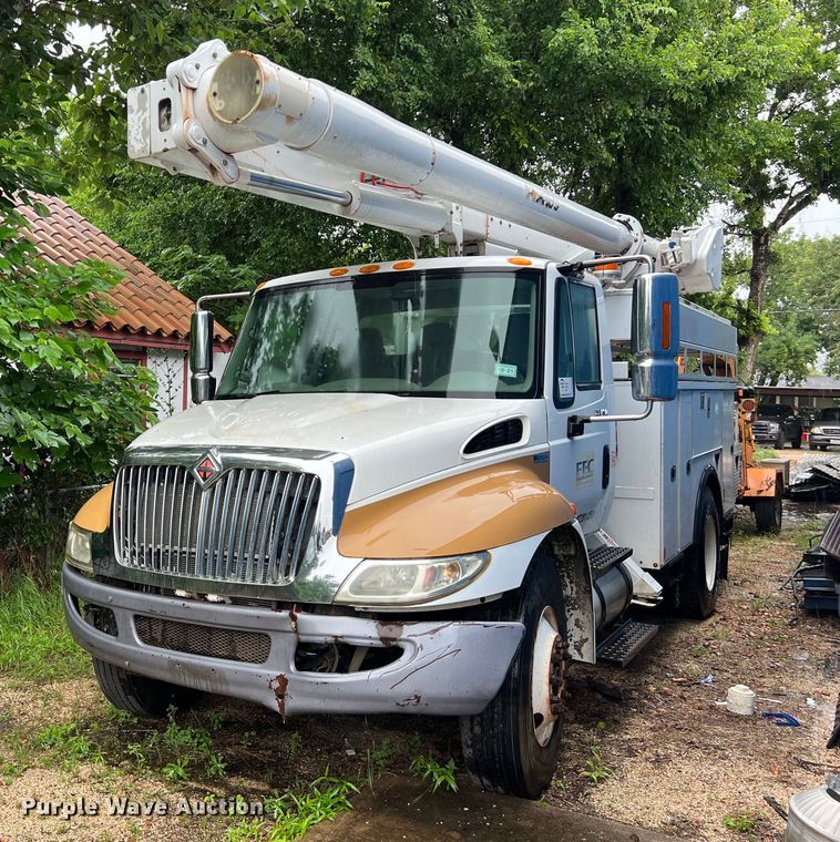 image for item DS3029 2012 International  4300 bucket truck