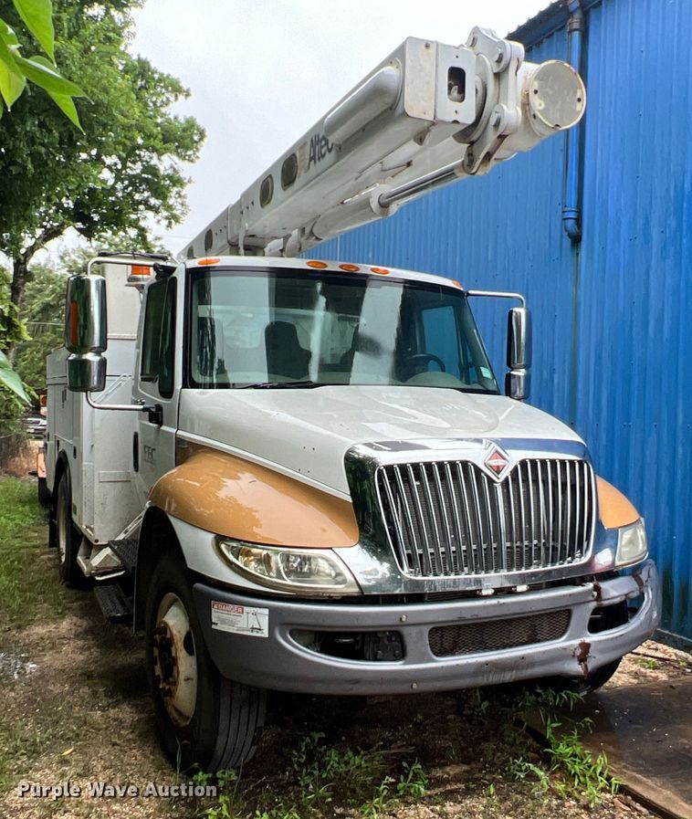image for item DS3029 2012 International  4300 bucket truck