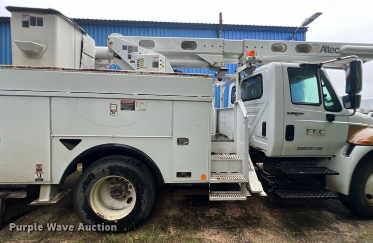 image for item DS3029 2012 International  4300 bucket truck