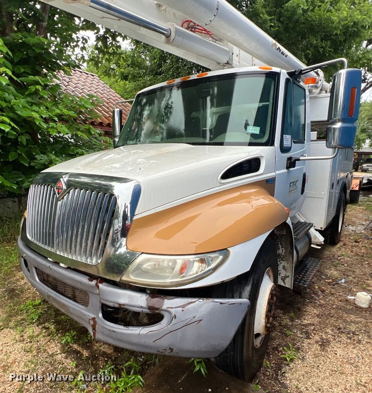 image for item DS3029 2012 International  4300 bucket truck