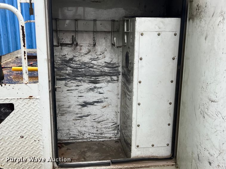 image for item DS3029 2012 International  4300 bucket truck