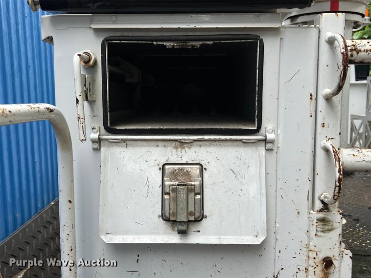 image for item DS3029 2012 International  4300 bucket truck