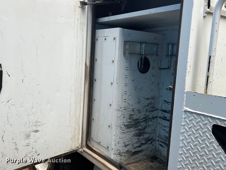 image for item DS3029 2012 International  4300 bucket truck