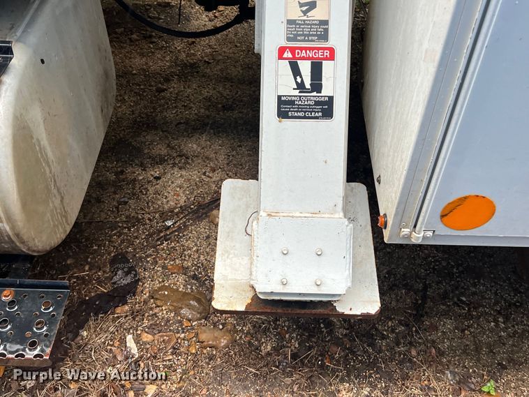 image for item DS3029 2012 International  4300 bucket truck