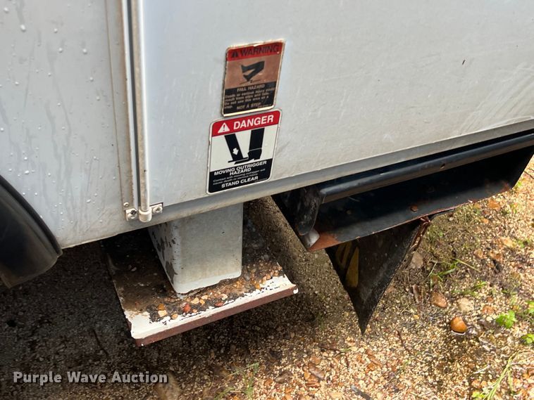 image for item DS3029 2012 International  4300 bucket truck