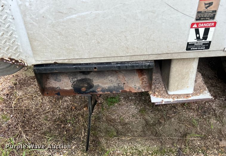 image for item DS3029 2012 International  4300 bucket truck