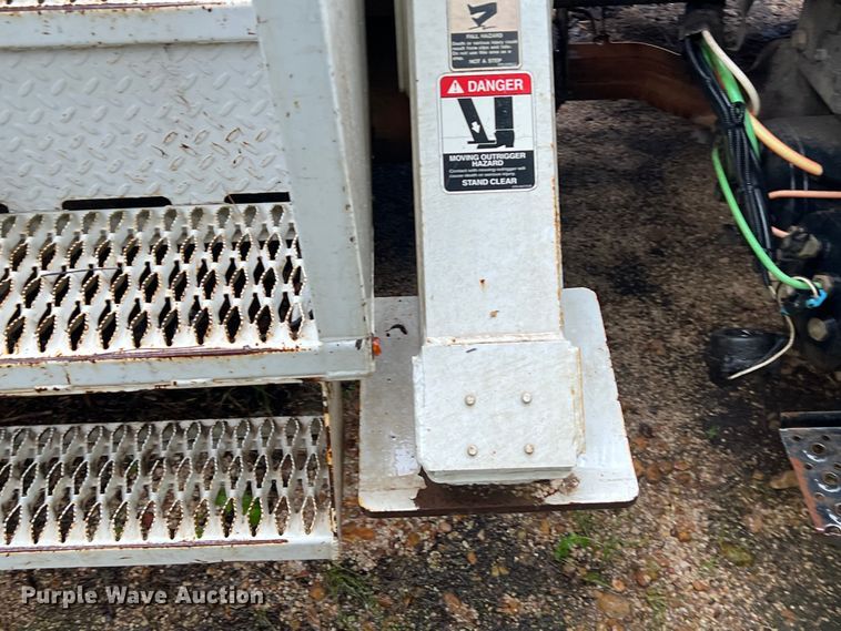 image for item DS3029 2012 International  4300 bucket truck