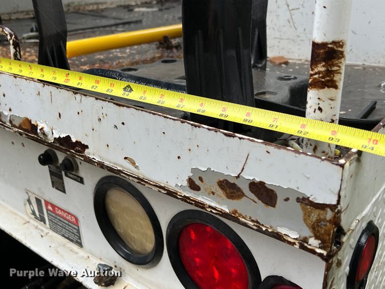 image for item DS3029 2012 International  4300 bucket truck