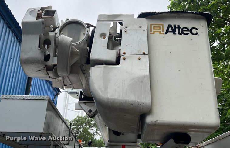 image for item DS3029 2012 International  4300 bucket truck