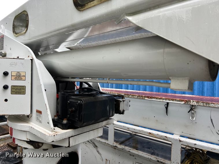 image for item DS3029 2012 International  4300 bucket truck