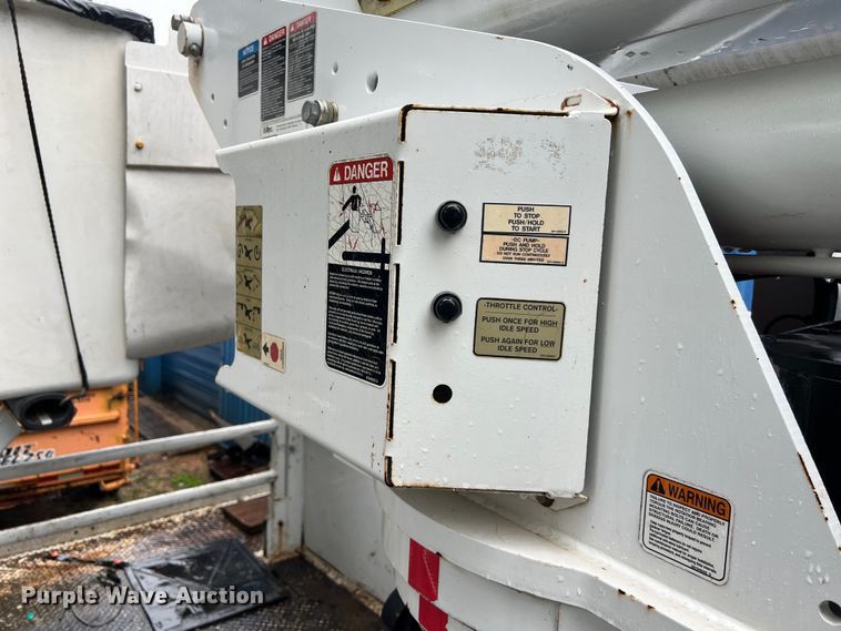 image for item DS3029 2012 International  4300 bucket truck