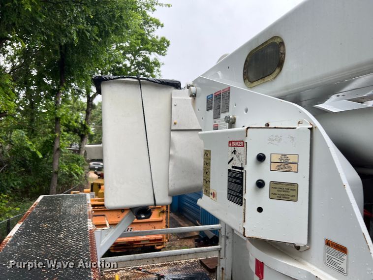 image for item DS3029 2012 International  4300 bucket truck